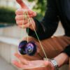 Kép 4/14 - JOLESHARE professzionális versenyképes alumínium yoyo golyós ajándék zsinórral és kesztyűvel - Lila és kék, Halloween