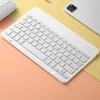 Kép 11/14 - 10 hüvelykes vezeték nélküli BT univerzális billentyűzet három rendszerű színes újratölthető mobiltelefonhoz, táblagéphez - Fehér