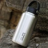 Kép 12/18 - TOMSHOO 1050 ml-es rozsdamentes acél szivárgásmentes sportpalack szabadtéri kempingezéshez túrázáshoz, hátizsákkal, kerékpározáshoz, fitneszhez
