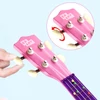 Kép 3/11 - MU2110 21 hüvelykes gyerek Ukulele 12-es fogólappal és tartós fehér nylon húrokkal, teljes fa hordótesttel, 1 csákóval - Pink