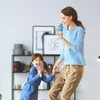 Kép 3/13 - Karaoke hordozható kézi mikrofon hangszóró zajcsökkentő LED 7 színű fény visszhang vezérlőkkel - Kék