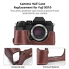 Kép 2/8 - Félkamera tok Fuji XS10-hez, PU bőr, vállpánttal, nyitható aljjal, markolattal, védőtok - Kávé
