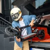 Kép 7/10 - ENGWE Y400 elektromos roller 500W, 48V 13,5Ah, 10” kerék, 45 km/h, 50 km hatótáv, tárcsafék, dupla rugózás -  Fekete-piros