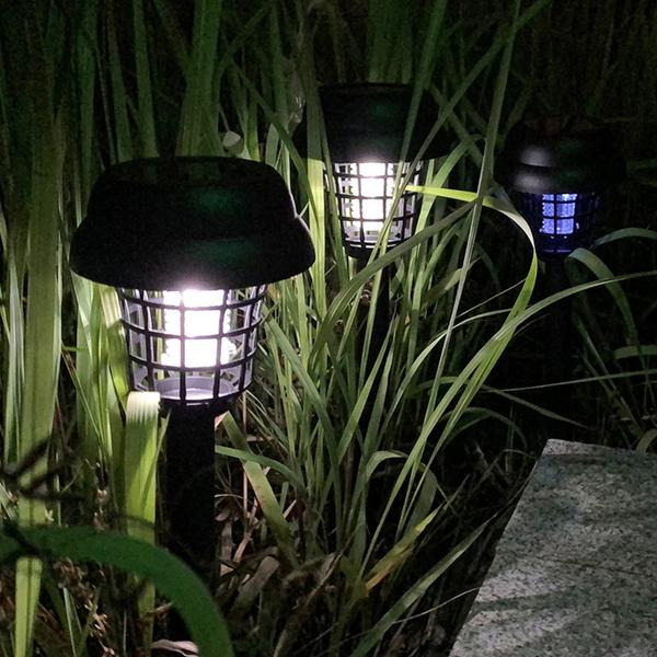 Napenergiával működő poloskazár lámpa
