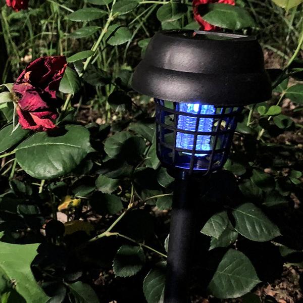 Napenergiával működő poloskazár lámpa