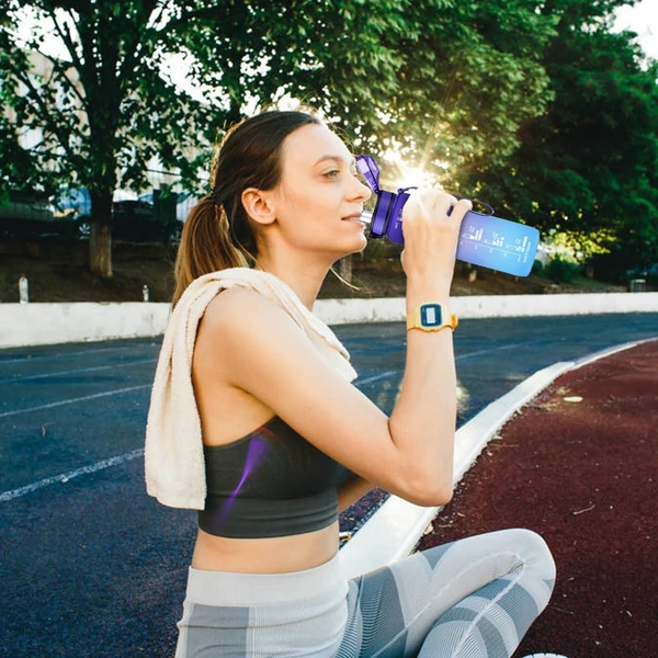 1000 ml-es vizes palack motivációs időjelzővel BPA-mentes, szivárgásmentes sportpalack kültéri sportokhoz, fitneszteremhez kerékpározáshoz - Pink