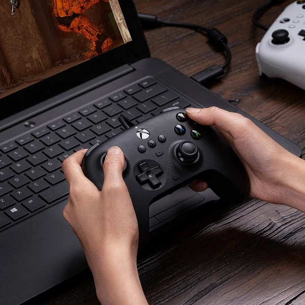 EU ECO Raktár - 8Bitdo Orion Vezetékes USB Kontroller XBOX/PC - Fehér