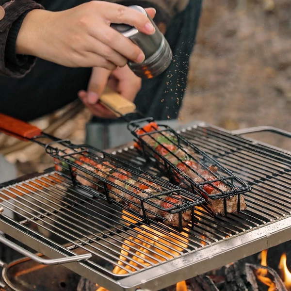 Kamping BBQ grillkosár fa fogantyúval hússütéshez - Fa