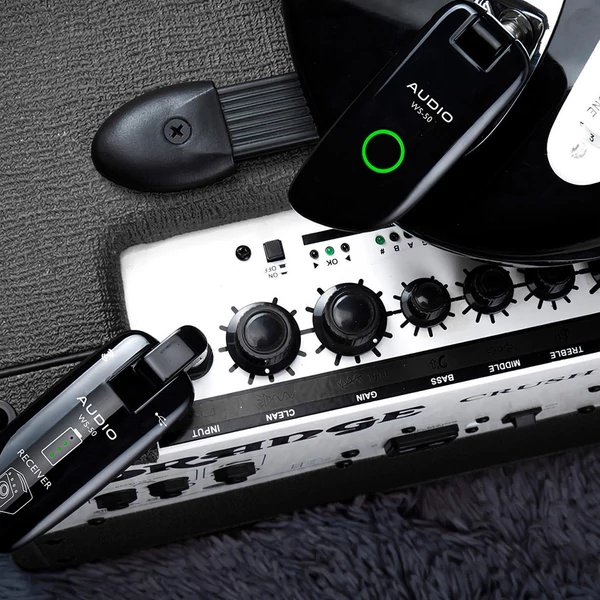 SWIFF WS-50 UHF digitális gitár vezeték nélküli rendszer (adó + vevő)