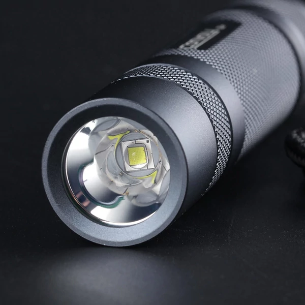 Convoy S2+ 18650 LED kézi zseblámpa hőmérsékletvédelemmel (SST40 5000K 4 mód)