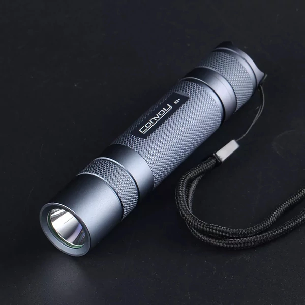 Convoy S2+ 18650 LED kézi zseblámpa hőmérsékletvédelemmel (SST40 5000K 4 mód)