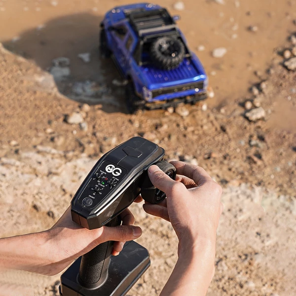 1:16 2,4 GHz-es 4WD távirányítós terepjáró elektromos autó - Kék, 3 akkumulátor