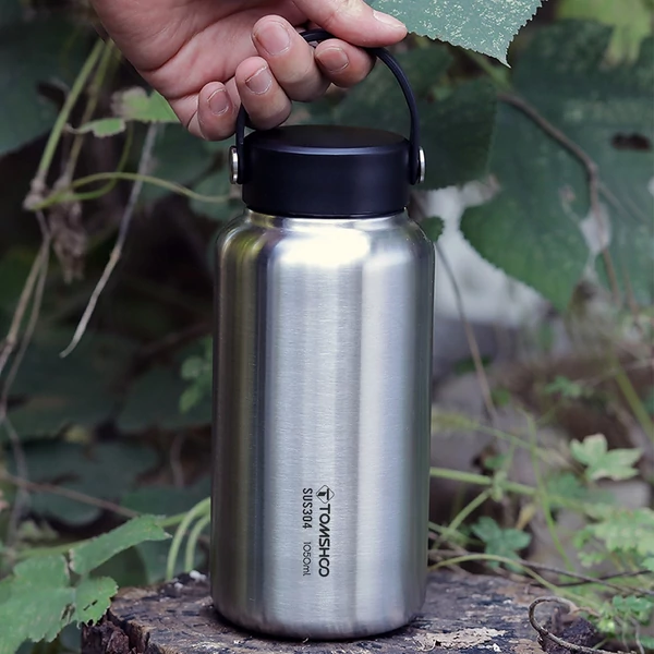 TOMSHOO 1050 ml-es rozsdamentes acél szivárgásmentes sportpalack szabadtéri kempingezéshez túrázáshoz, hátizsákkal, kerékpározáshoz, fitneszhez