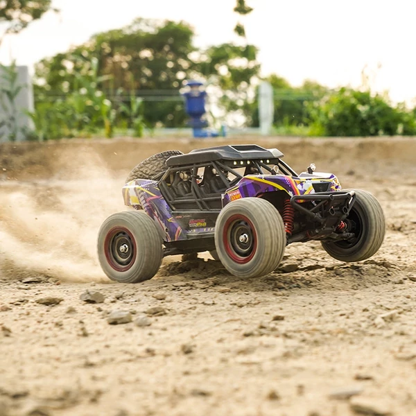 2,4 GHz-es 1/16 70 km/h sebességű távirányító 4WD terepjáró autó - Lila, 2 akkumulátor