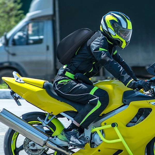 LED lovagló hátizsák, motoros bukósisak tároló, kemény héjú vízálló motoros hátizsák