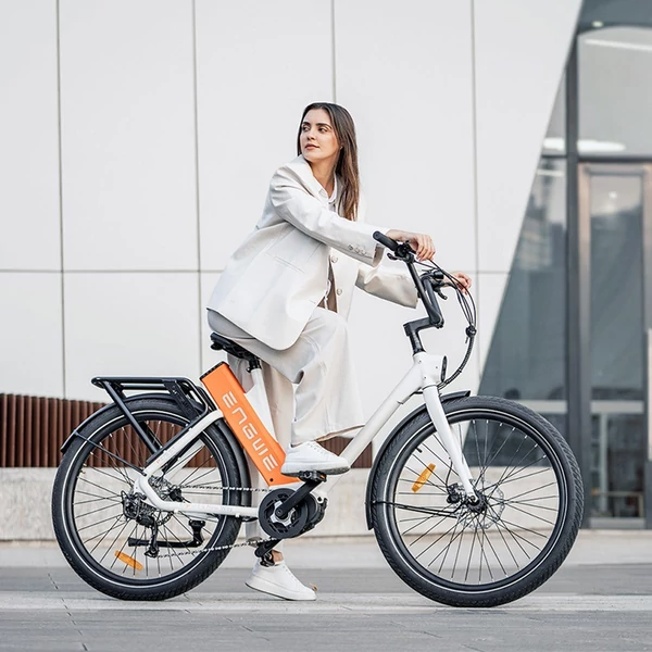 ENGWE P275 ST 27,5 hüvelykes gumi, hosszú távú városi kerékpár, 250 W-os középhajtású motor - Fehér és narancs