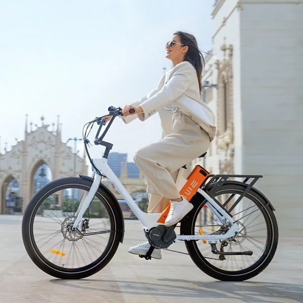 ENGWE P275 ST 27,5 hüvelykes gumi, hosszú távú városi kerékpár, 250 W-os középhajtású motor - Fehér és narancs