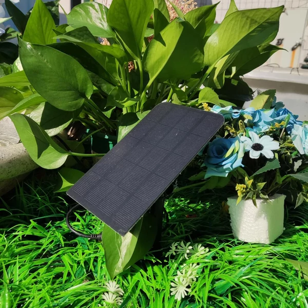 Napelemes szökőkút, 1,5 W-os elektromos vízszivattyú 4 fúvókával