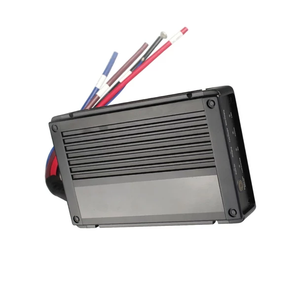 12V 20A DC-DC beépített akkumulátortöltő, IP65 vízálló, többszörös védelem MPPT-vel - 40A