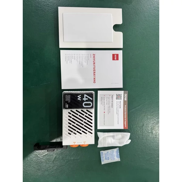 ZHIYUN M40 40W hordozható LED videólámpa – Állítható fényerő (2700K-6200K), 14000 lux, CRI 96+, gyors PD töltés vloghoz és élő közvetítéshez