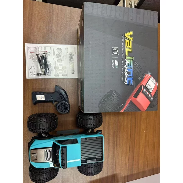 Akvatikus távirányítású autó, 2.4GHz 4WD terepjáró, fényszórókkal, vízálló stuntszett gyerekeknek - Piros, 2 akkumulátor