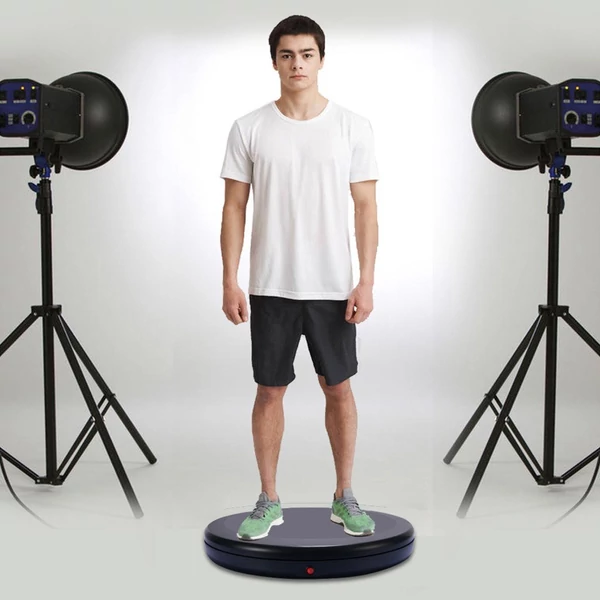 45 cm-es motoros forgó kijelzőállvány távirányítóval, 360°-ban forgatható, 100 kg teherbírás, alacsony zajszint - Fekete