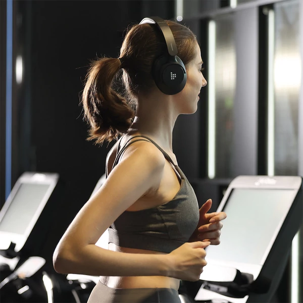 Tronsmart SOUNFII Q20S hibrid ANC fejhallgató, Bluetooth 5.3, 60 óra, Hi-Res, 90° forgó párnák, 2 eszköz, app vezérlés - Fekete