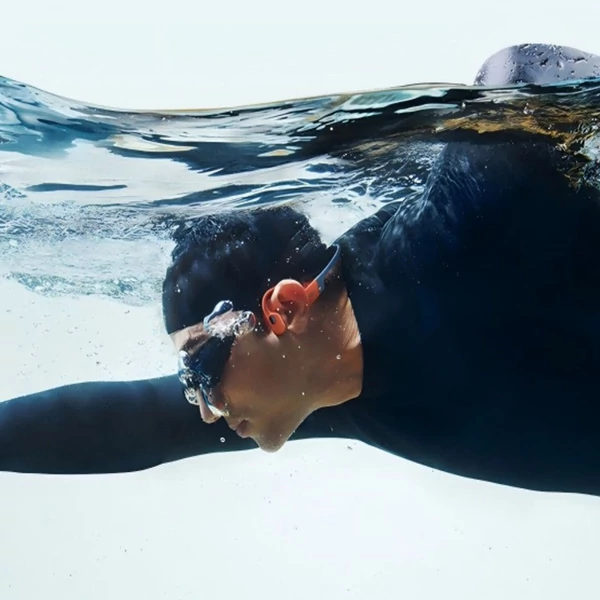 SHOKZ OpenSwim Pro nyitott fülhallgató, csontvezetéses sport fejhallgató, IP68 vízálló, Bluetooth+MP3, 9 óra üzemidő - Narancs