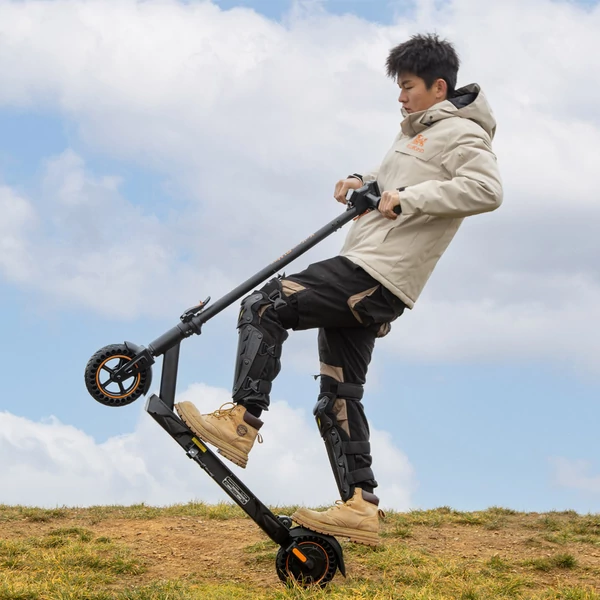 KuKirin S1 Max összecsukható elektromos roller, 350W motor, 36V 10.4Ah akku, 8" kerék, 39km hatótáv, rugós felfüggesztés, nagy kijelző, IP54