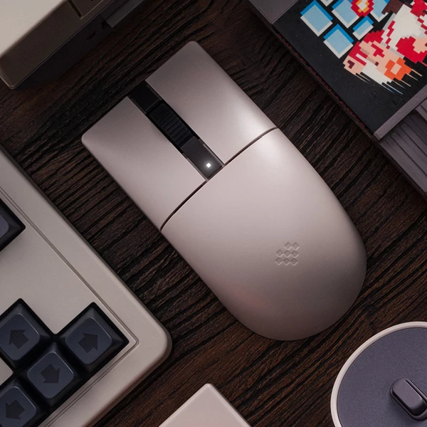 8BitDo Retro R8 egér N kiadás, 3 csatlakozási mód, PAW 3395 szenzor, programozható gombok
