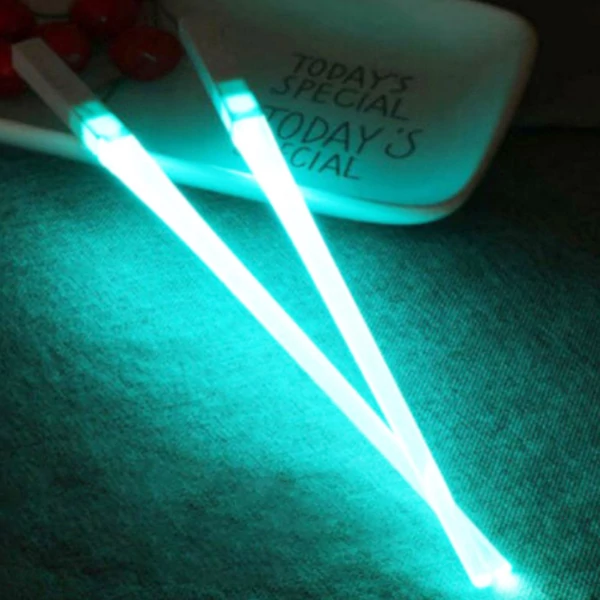 LED világító evőpálcika, kreatív parti asztali fényrudak, ajándék barátoknak - fehér