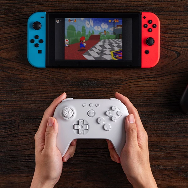 Az 8BitDo 64 Bluetooth játékkonzol kontroller Analogue 3D, Switch 1/2, Windows és Android eszközökhöz - Fehér színben
