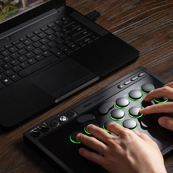 8BitDo Arcade kontroller Xboxhoz, kompatibilis Series X|S, One és Windows, RGB fénygyűrű, 4ms vezetékes késés