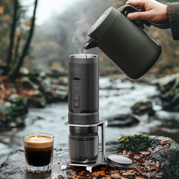 HiBREW H4C Ultra hordozható eszpresszó kávéfőző, vezeték nélküli fűtés, 20 Bar nyomás, 100ml tartály, levehető akkumulátor - Fekete