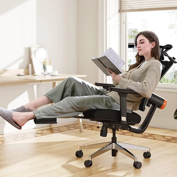 NEWTRAL MagicH-BPro ergonomikus szék lábtartóval, automatikus háttámla-fejtámla követéssel, deréktámasszal, állítható kartámasszal - fekete
