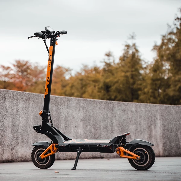 KuKirin G3 Pro 2024 terepre való elektromos roller 2400W összteljesítmény, 80 km hatótáv, 65 km/h, kivehető akkumulátor, IP54 vízálló, hidraulikus fék