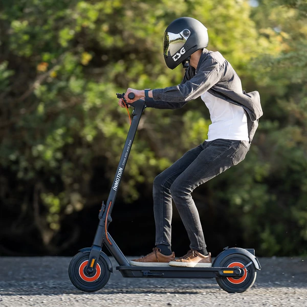 INMOTION CLIMBER elektromos roller – 2×450W motor, 36V 15Ah akku, 10" gumik, 38 km/h, 56 km hatótáv, 130 kg teherbírás