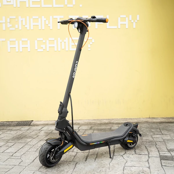 CUNFON RS500 elektromos roller – 500W motor, 36V 13Ah akku, 56 km hatótáv, 40 km/h, 9.5" kerék, 15° emelkedő, tárcsafék, 100 kg teherbírás