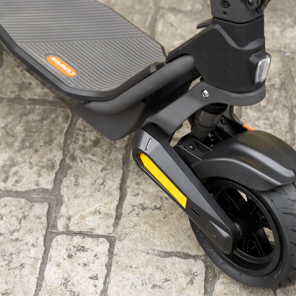 CUNFON RS500 elektromos roller – 500W motor, 36V 13Ah akku, 56 km hatótáv, 40 km/h, 9.5" kerék, 15° emelkedő, tárcsafék, 100 kg teherbírás