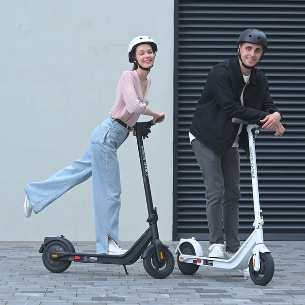 INMOTION Air elektromos roller, 350W motor, 30 km/h, 35 km hatótáv, 10" gumik, 120 kg teherbírás