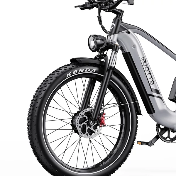 DUOTTS F26 Lite elektromos kerékpár, 500W motor, 48V 18Ah akkumulátor, 26×4.0 gumi, 50km/h, 90km hatótáv, hidraulikus fék, APP vezérlés – Ezüst‑fehér