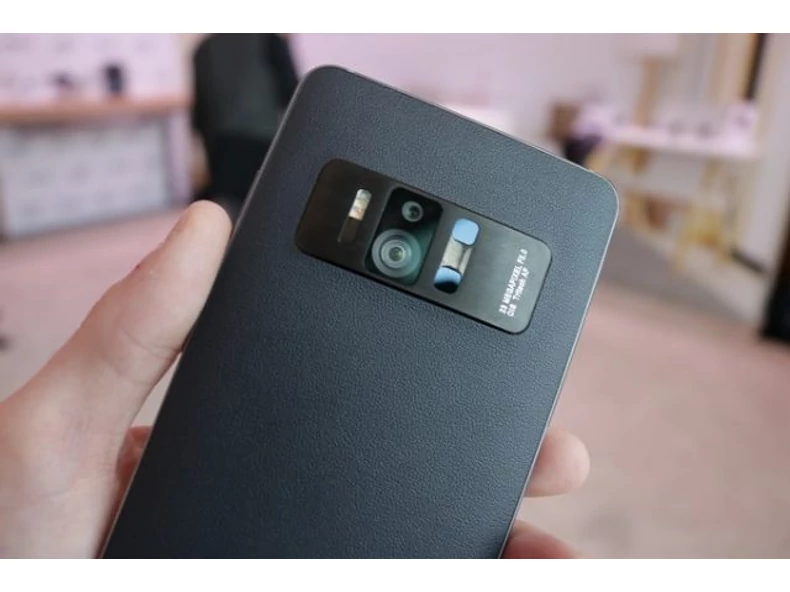 Asus Zenfone AR - Valószínűleg nyáron már a kezünk közé kaphatjuk a készüléket
