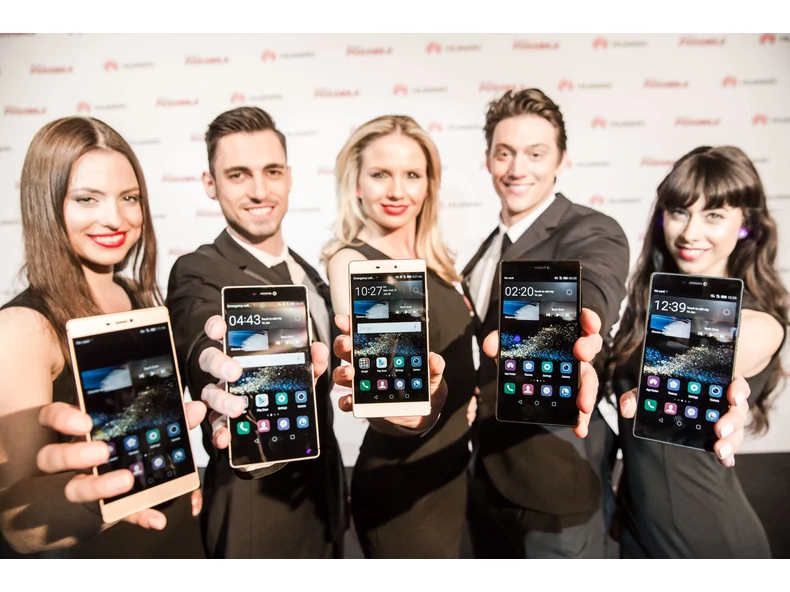 Veszik a Huawei telefonjait, mint a cukrot, 50 millió fogyott az első félévben 