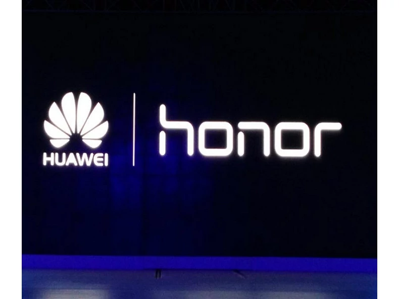Két kamerával csábít a Huawei Honor V8!