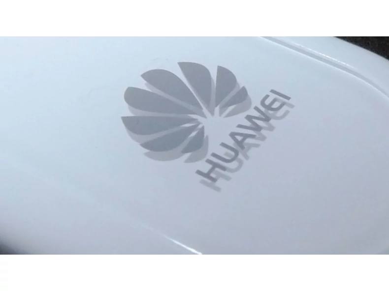 Kémfotókon az új HAJLÍTOTT kijelzős Huawei készülék?!